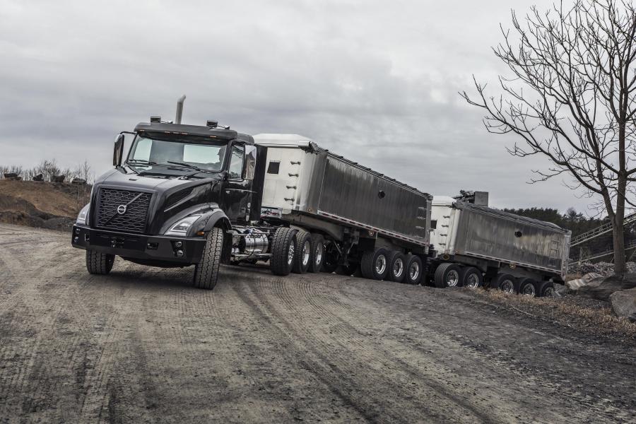  Volvo VNX 300 8x4 Daycab 2018 года  (фото 2 из 2)